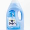 A 4L bottle of Comfort Azul Fabric Conditioner placed on a laundry shelf, showcasing its refreshing fragrance and fabric-softening benefits.